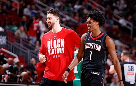 攻防两端都被各种限制，但火箭还在继续让后场新星担任控卫？